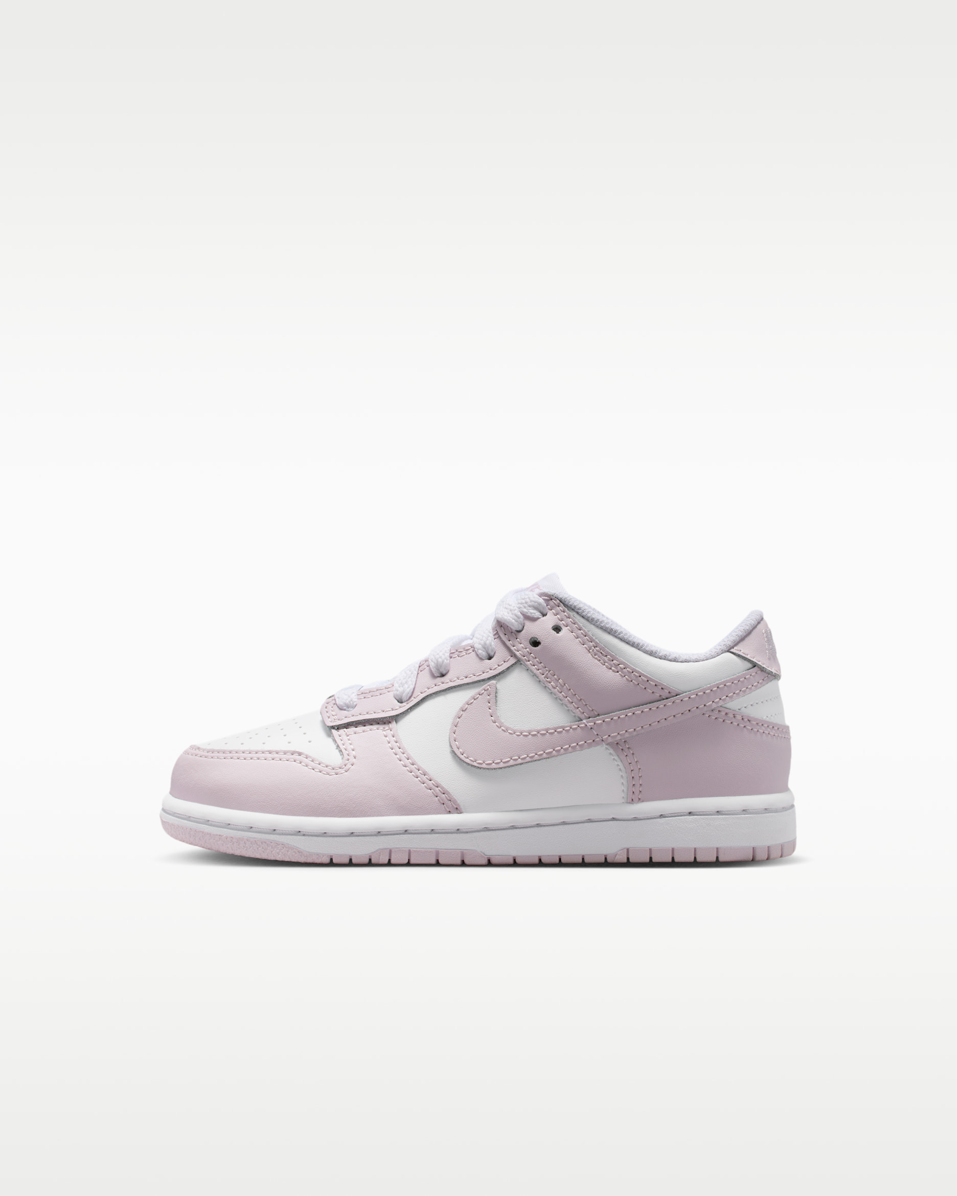 Nike Dunk Low Younger Kids' Shoes. Nike LU